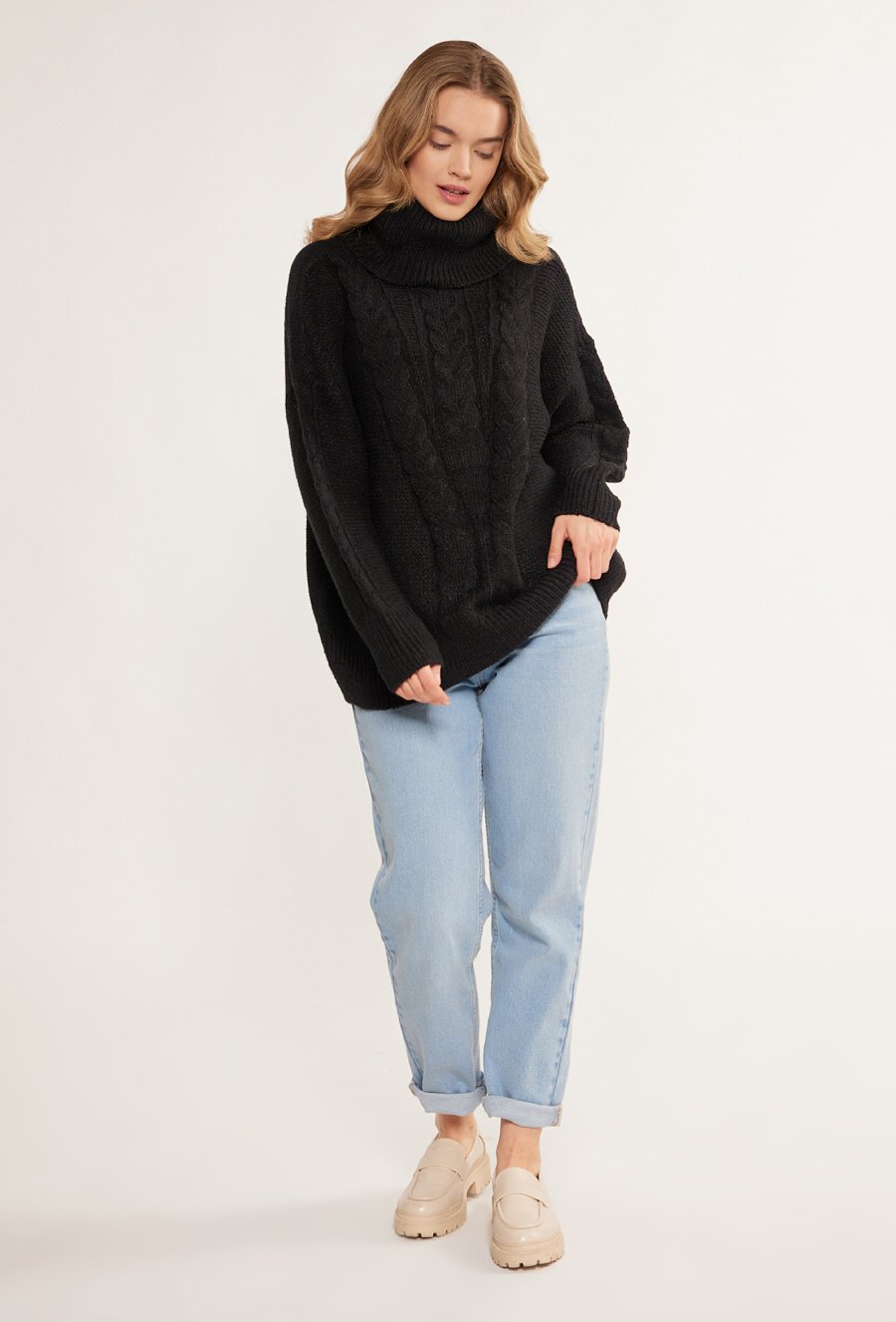 Ciepły golf w warkoczowy splot