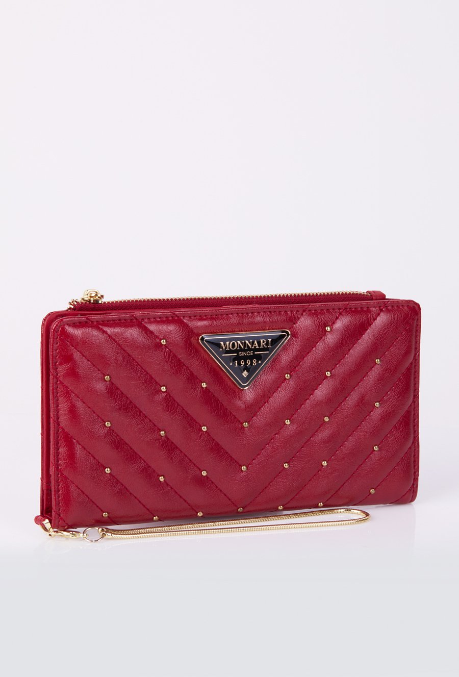 Duży pikowany portfel z ozdobnymi dżetami i łańcuszkiem