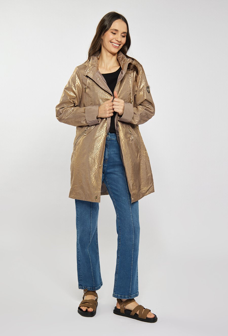 Płaszcz damski z połyskiem