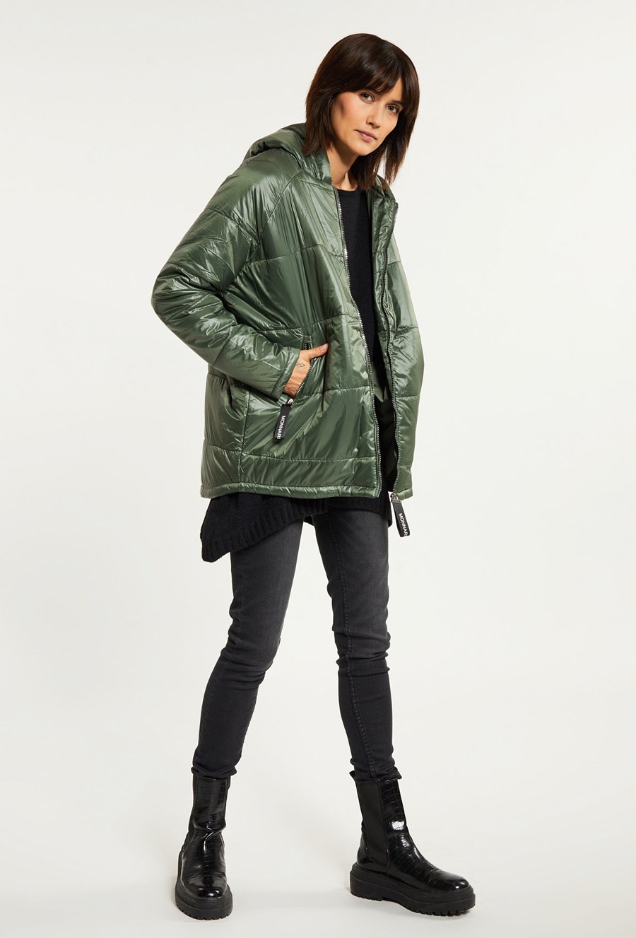 Przejściowa kurtka z kapturem