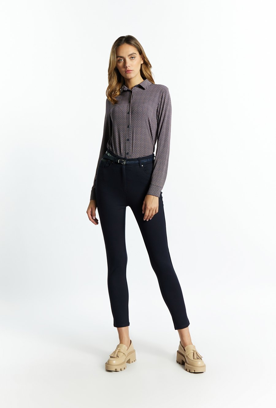 Materiałowe spodnie z paskiem