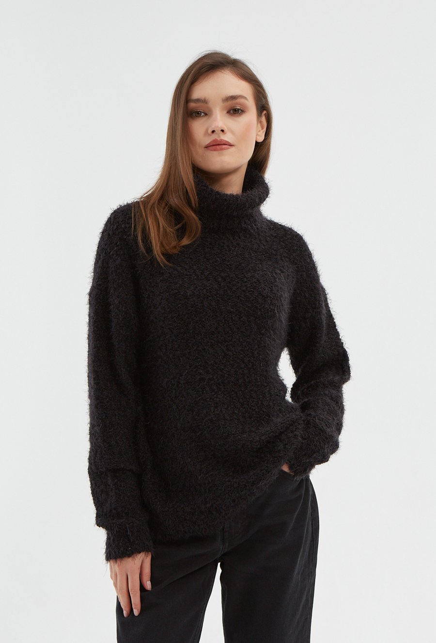 Czarny golf boucl&eacute;