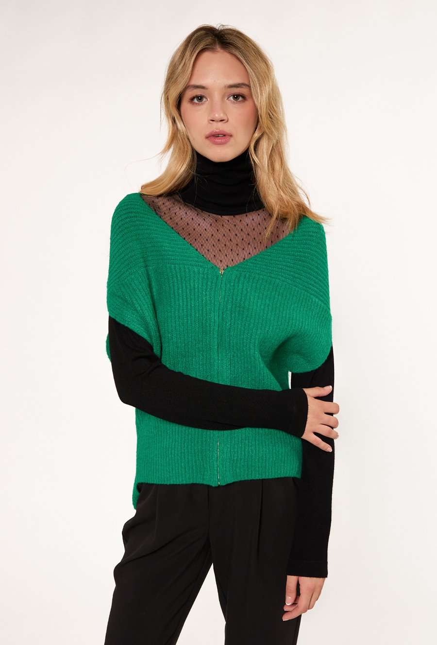 Swetrowa kamizelka zapinana na suwak