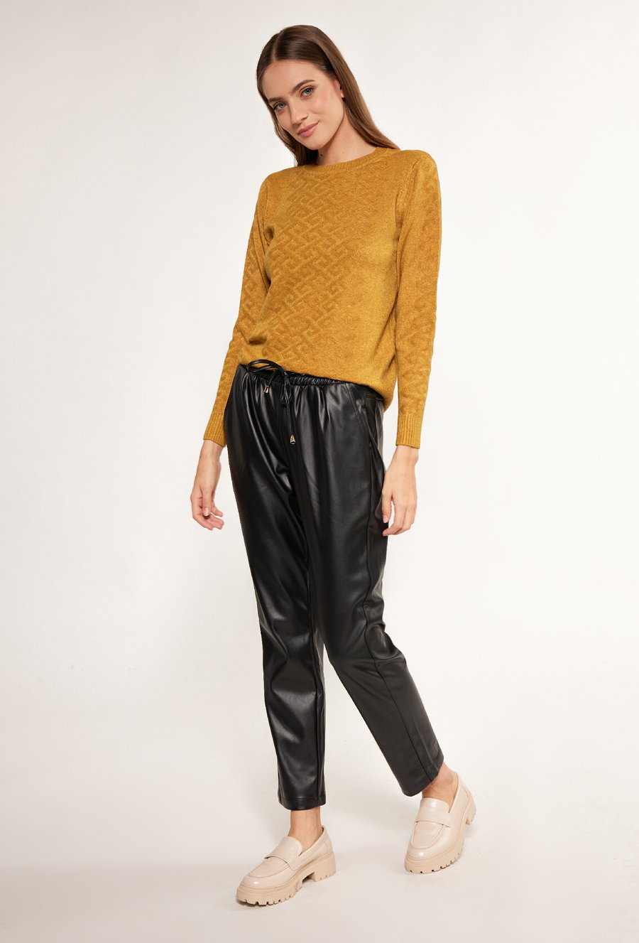 Sweter z prążkowaniem