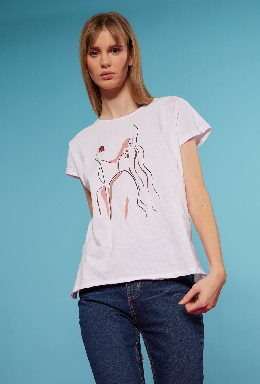 Biały t-shirt z nadrukiem