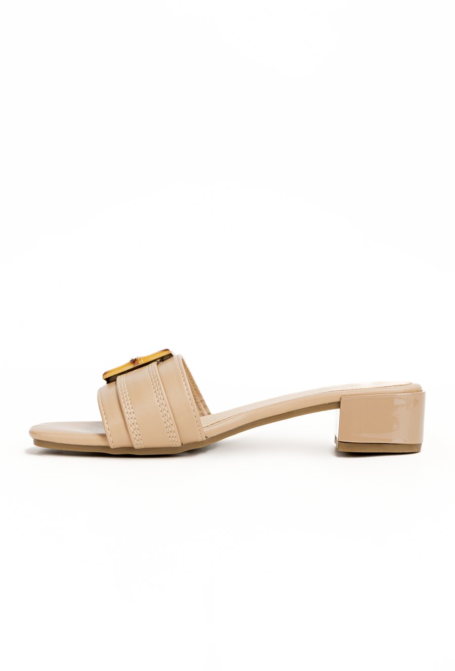 Beżowe klapki z klamrą AMBRA
