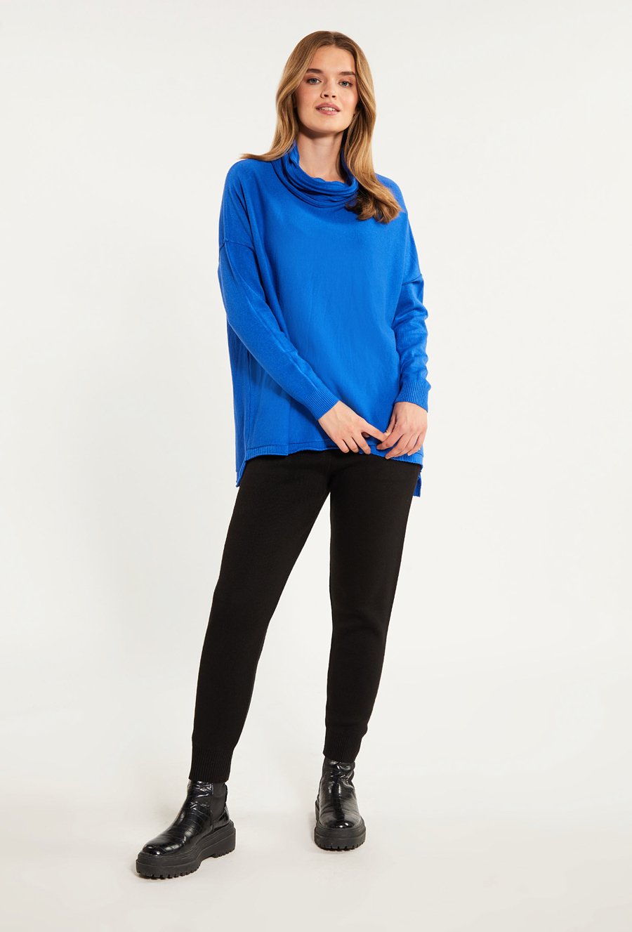 Sweter damski z golfem