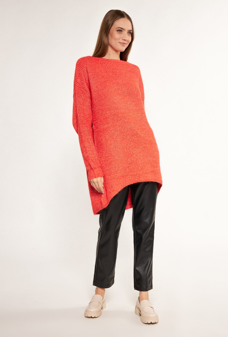 Sweter z dłuższym tyłem