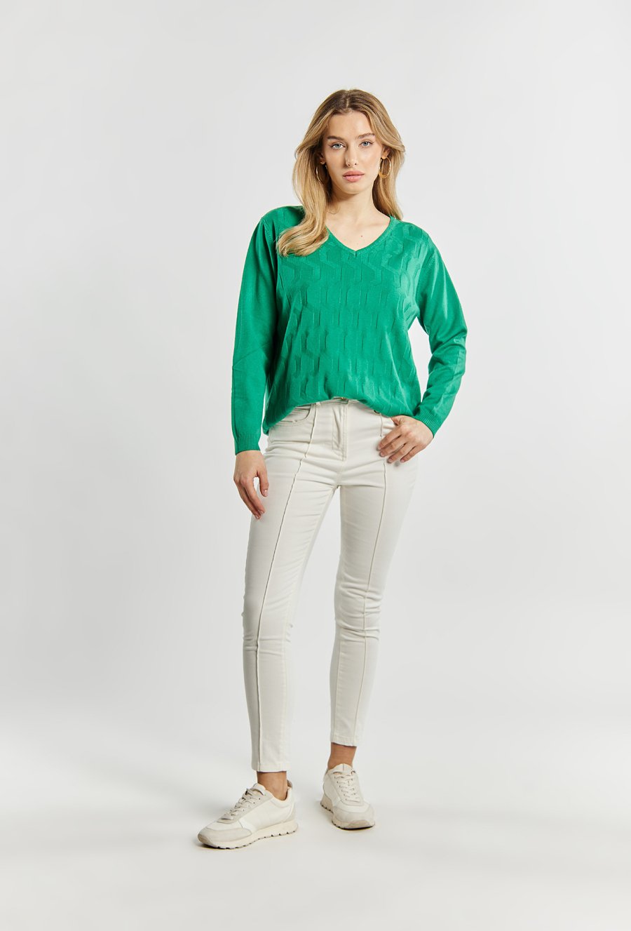 Sweter damski z delikatnym wzorem