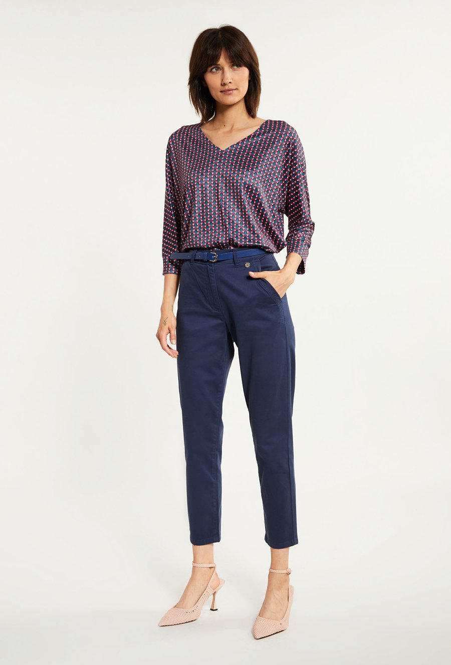 Materiałowe spodnie z paskiem