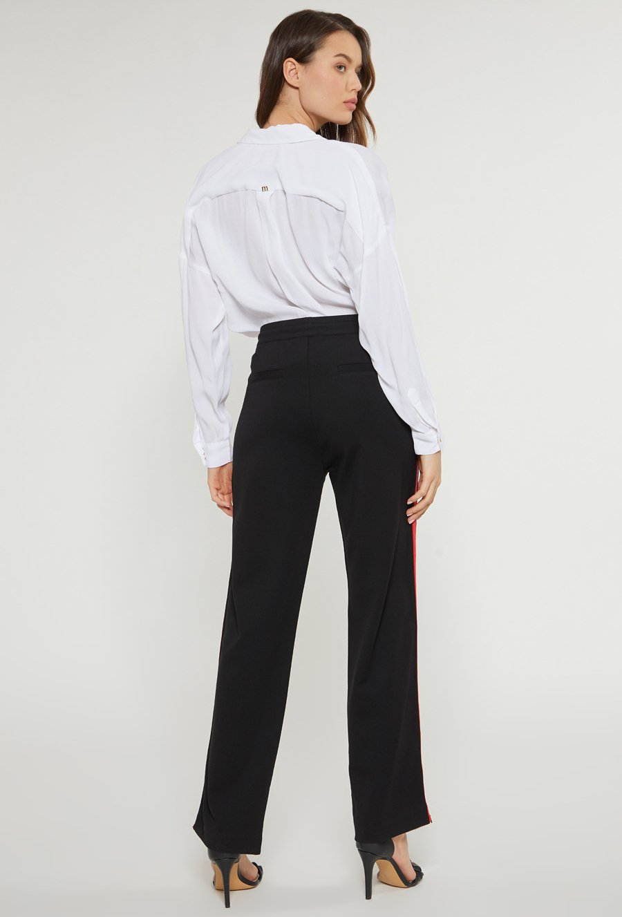 Materiałowe spodnie damskie z lampasami