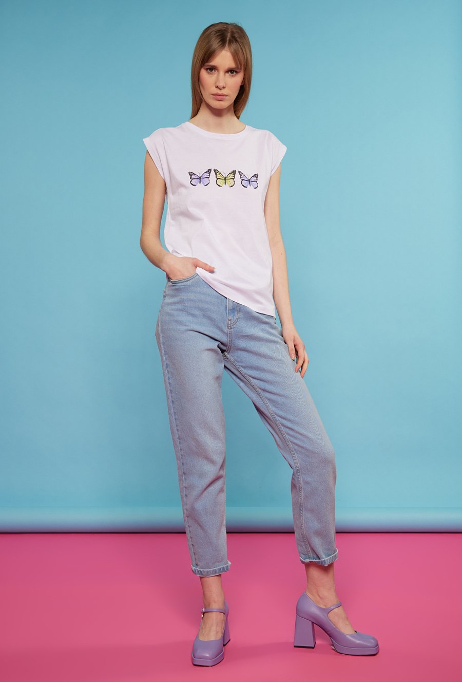 T-shirt z nadrukiem motyli