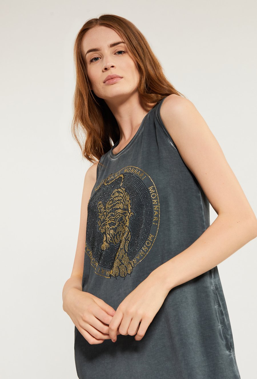 Sukienka midi ze zdobieniem