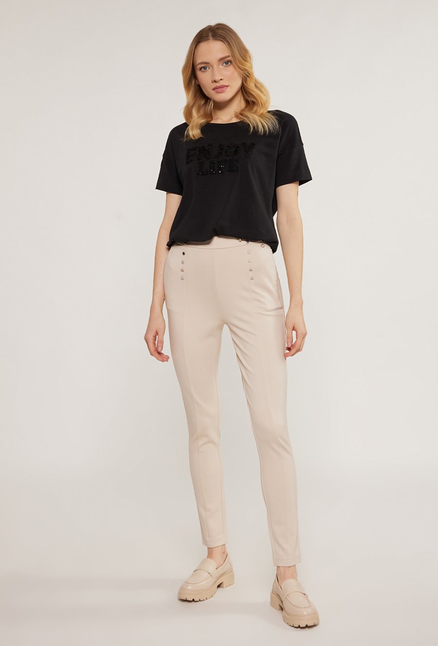 Legginsy z ozdobnymi przeszyciami