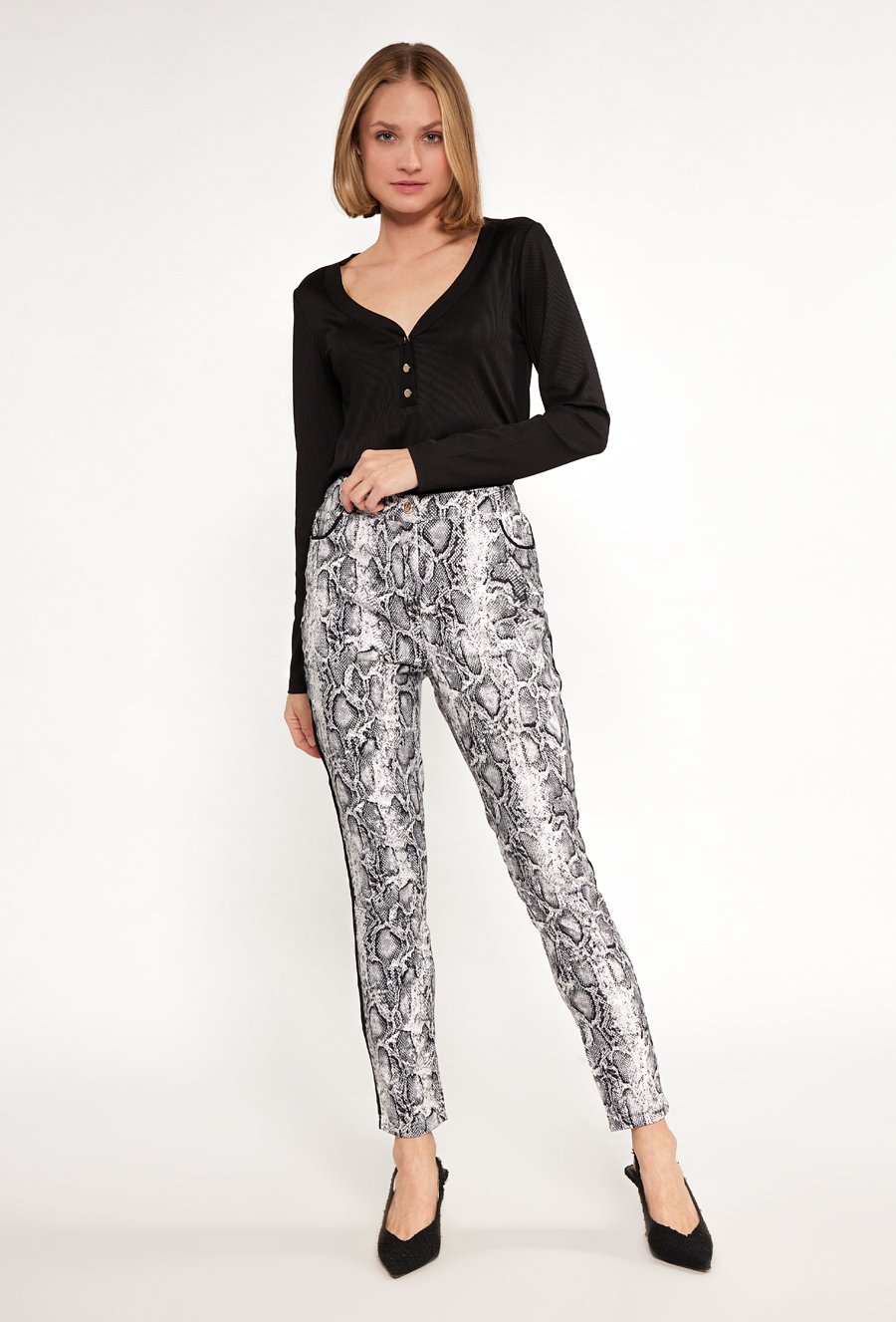 Prążkowana bluzka z długimi rękawami