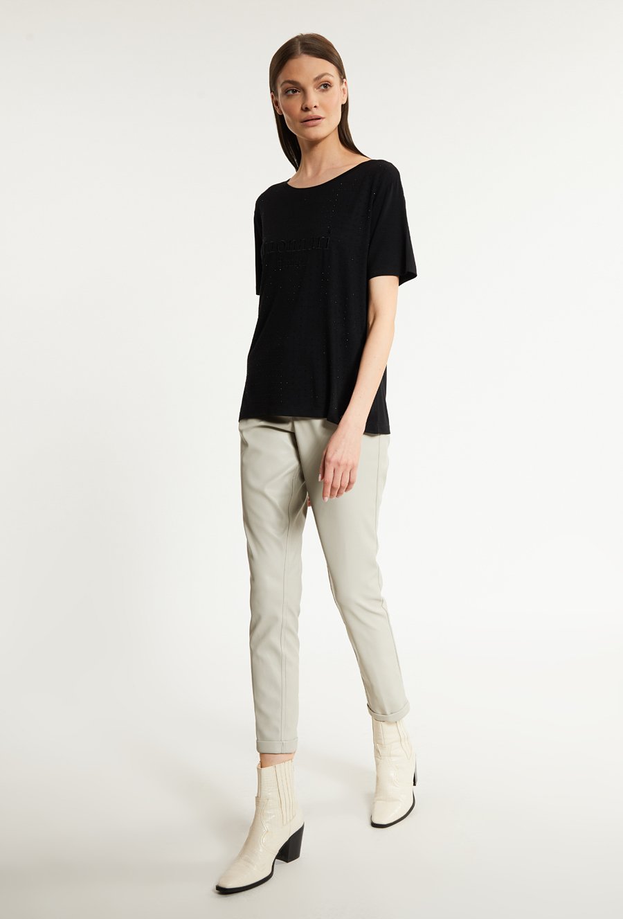 T-shirt damski z dżetową aplikacją