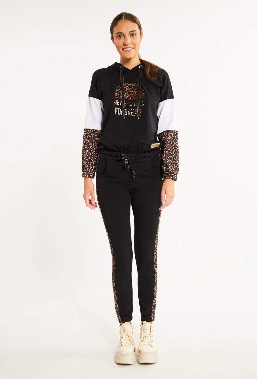 Dresowe spodnie damskie z lampasami