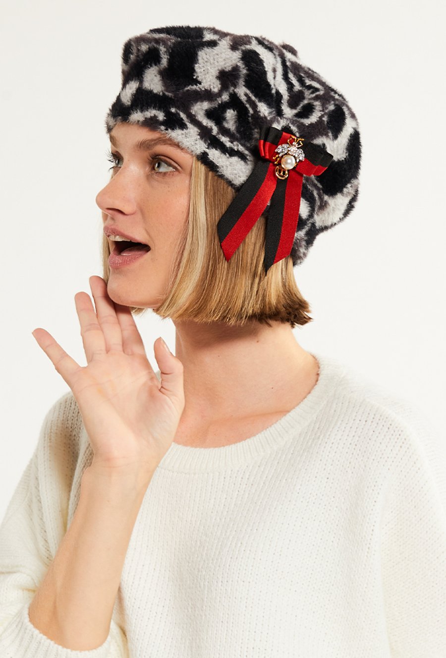 Wzorzysty beret damski