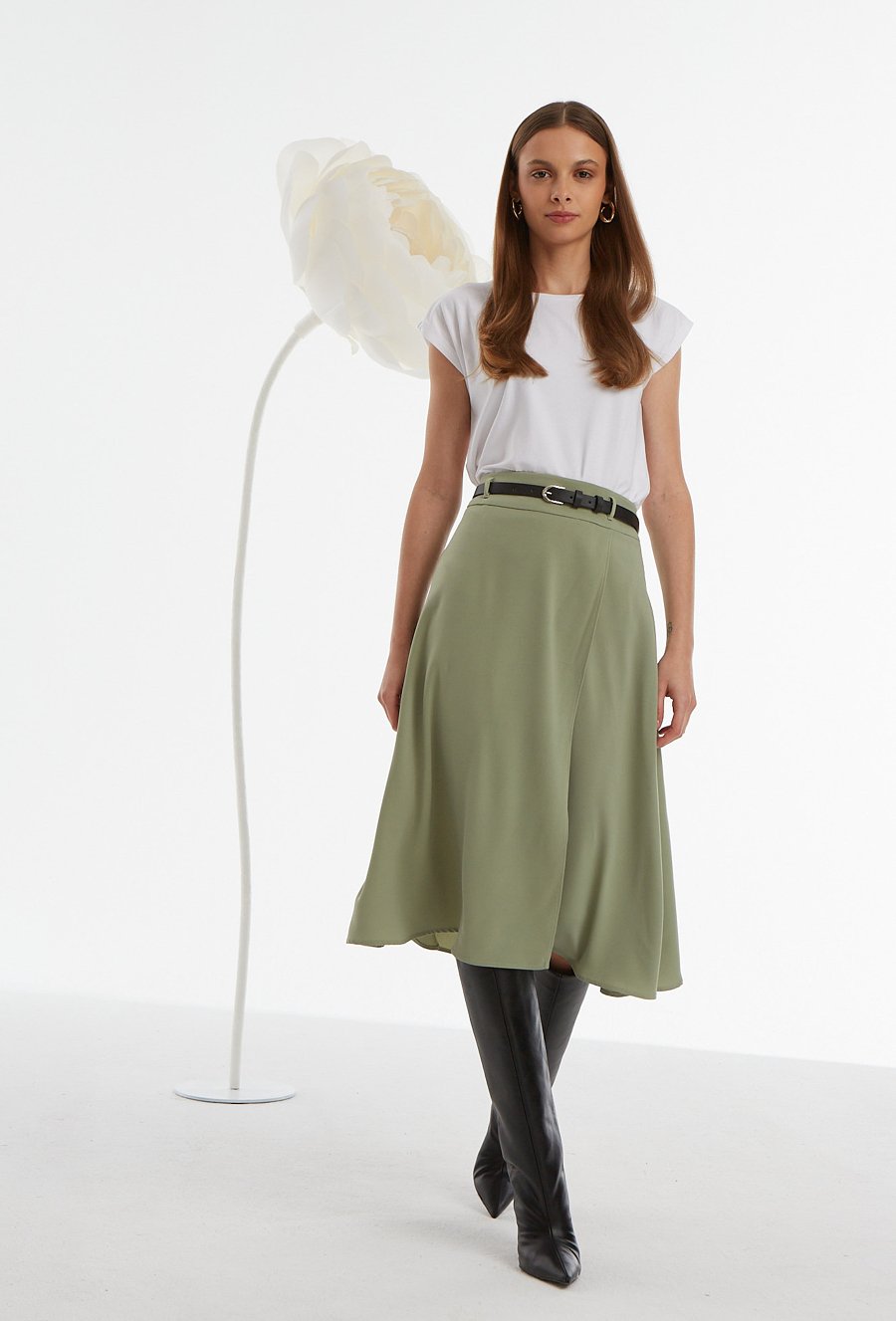 Zielona sp&oacute;dnica midi