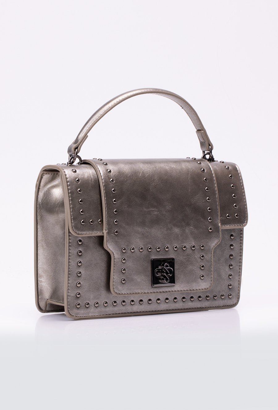 Mały kuferek z biżuteryjną aplikacją