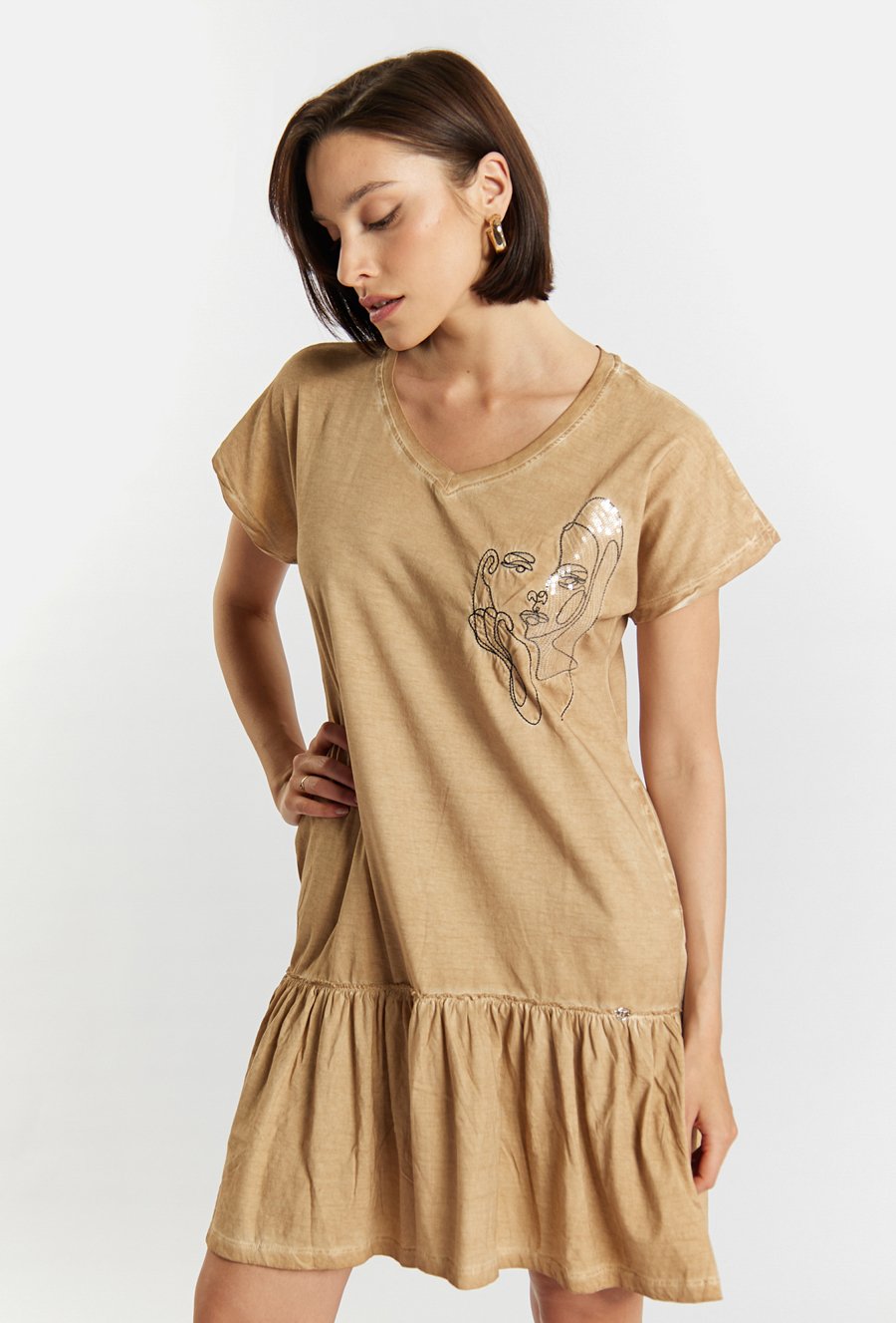 Sukienka damska z ozdobnym haftem