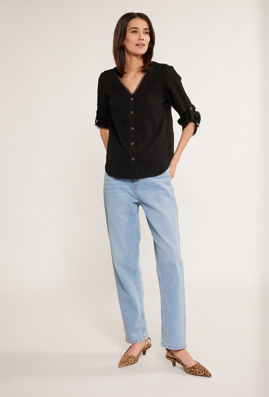 Elegancka koszula z ażurowymi wstawkami