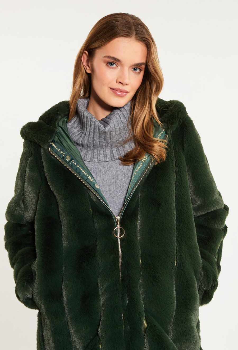 Kurtka ze sztucznego futerka