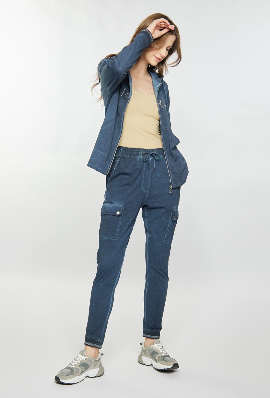 Dresowe spodnie z efektem sprania