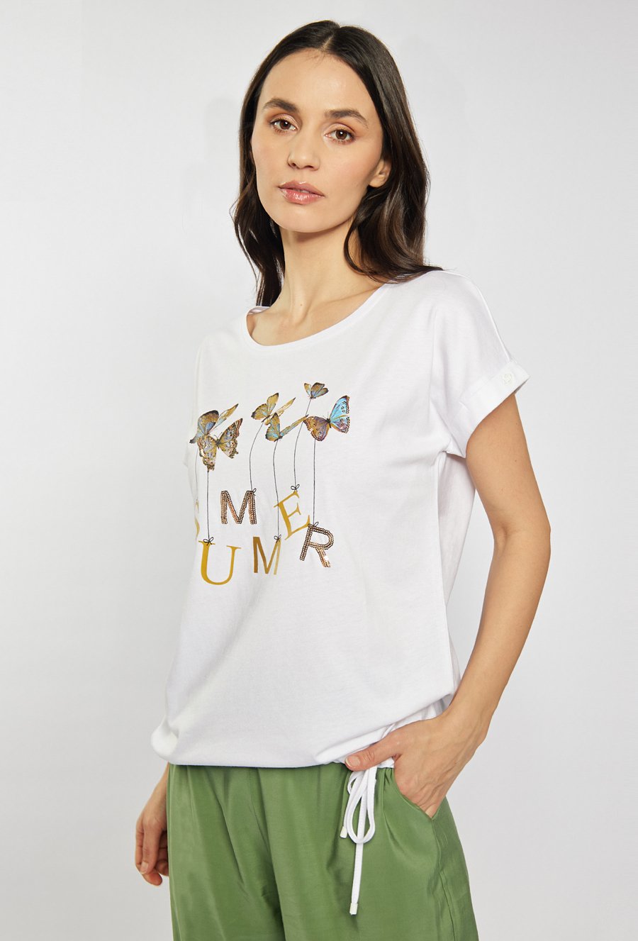 T-shirt z napisem oraz wzorem w motyle