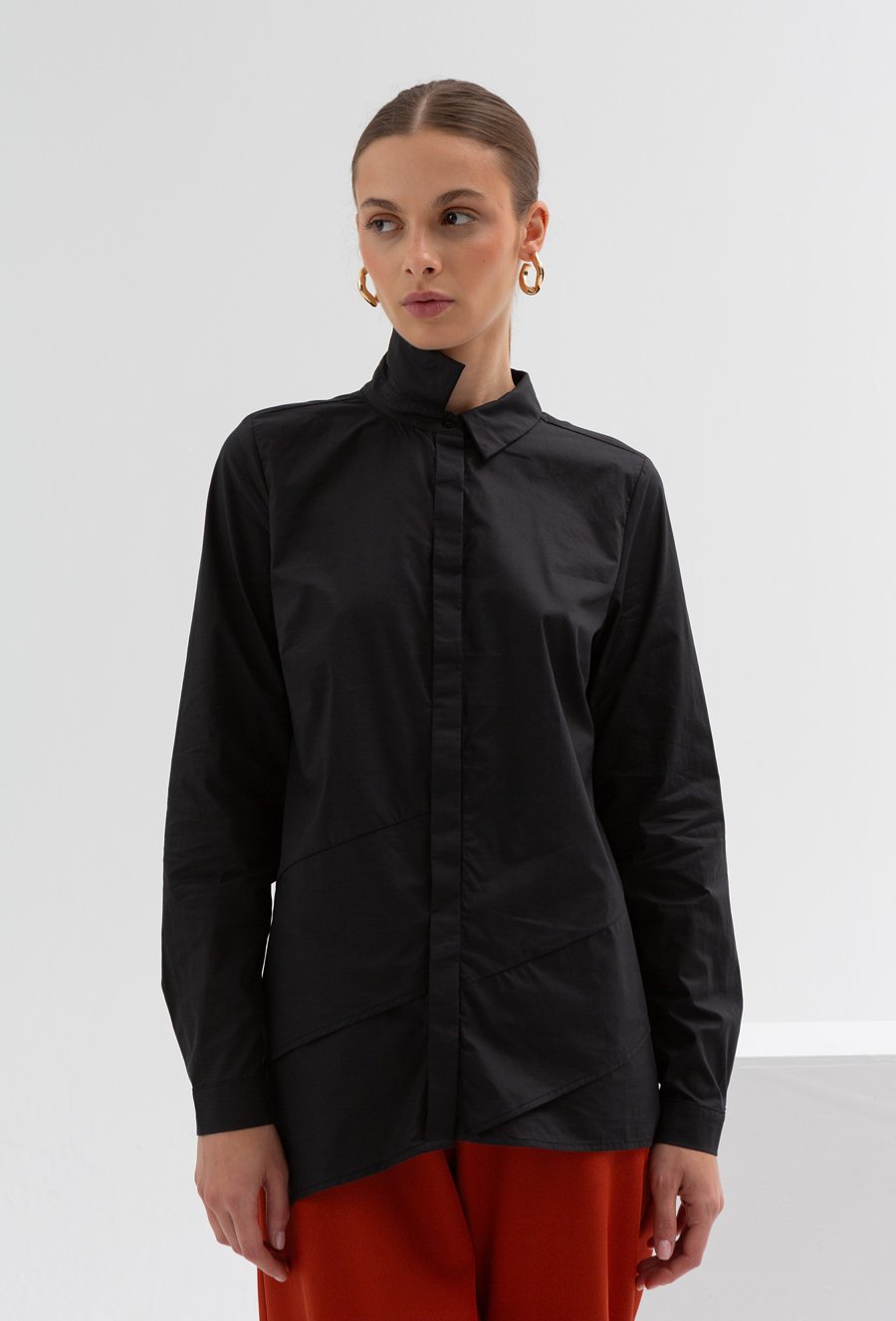 Bawełniana koszula z ozdobnymi przeszyciami