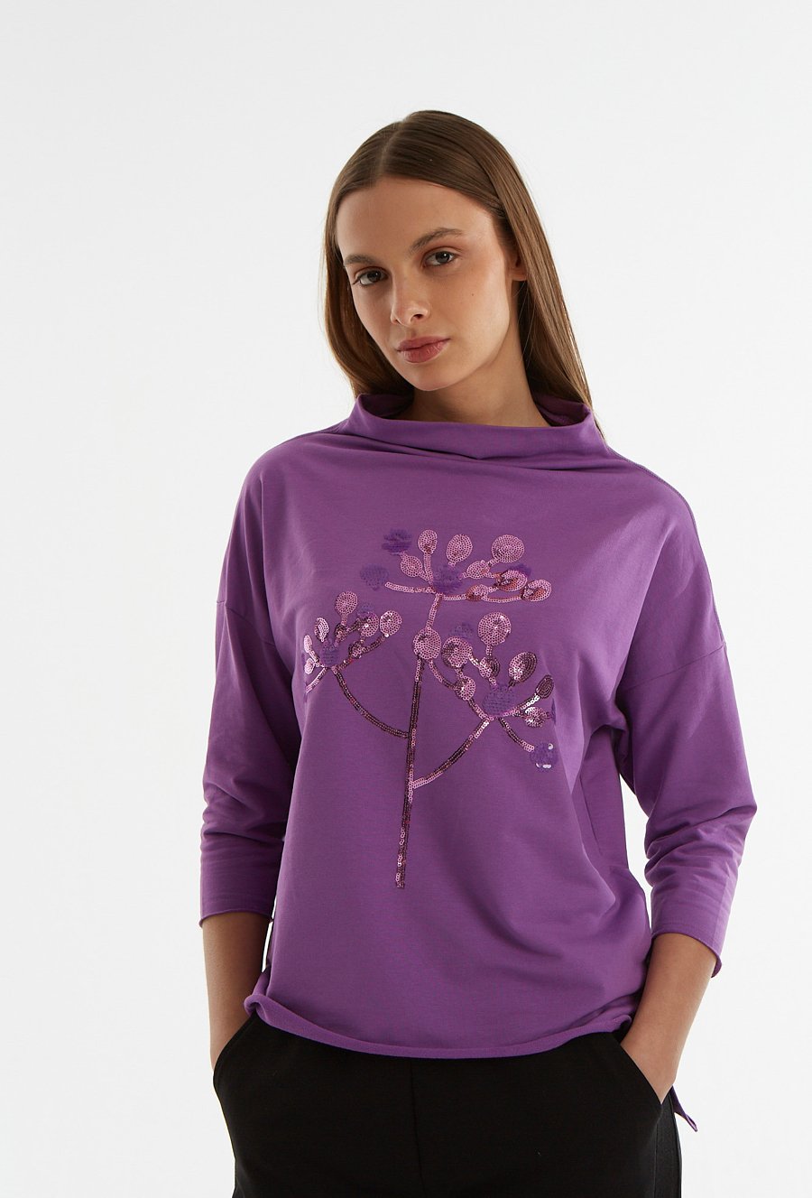 Bluza z cekinową aplikacją