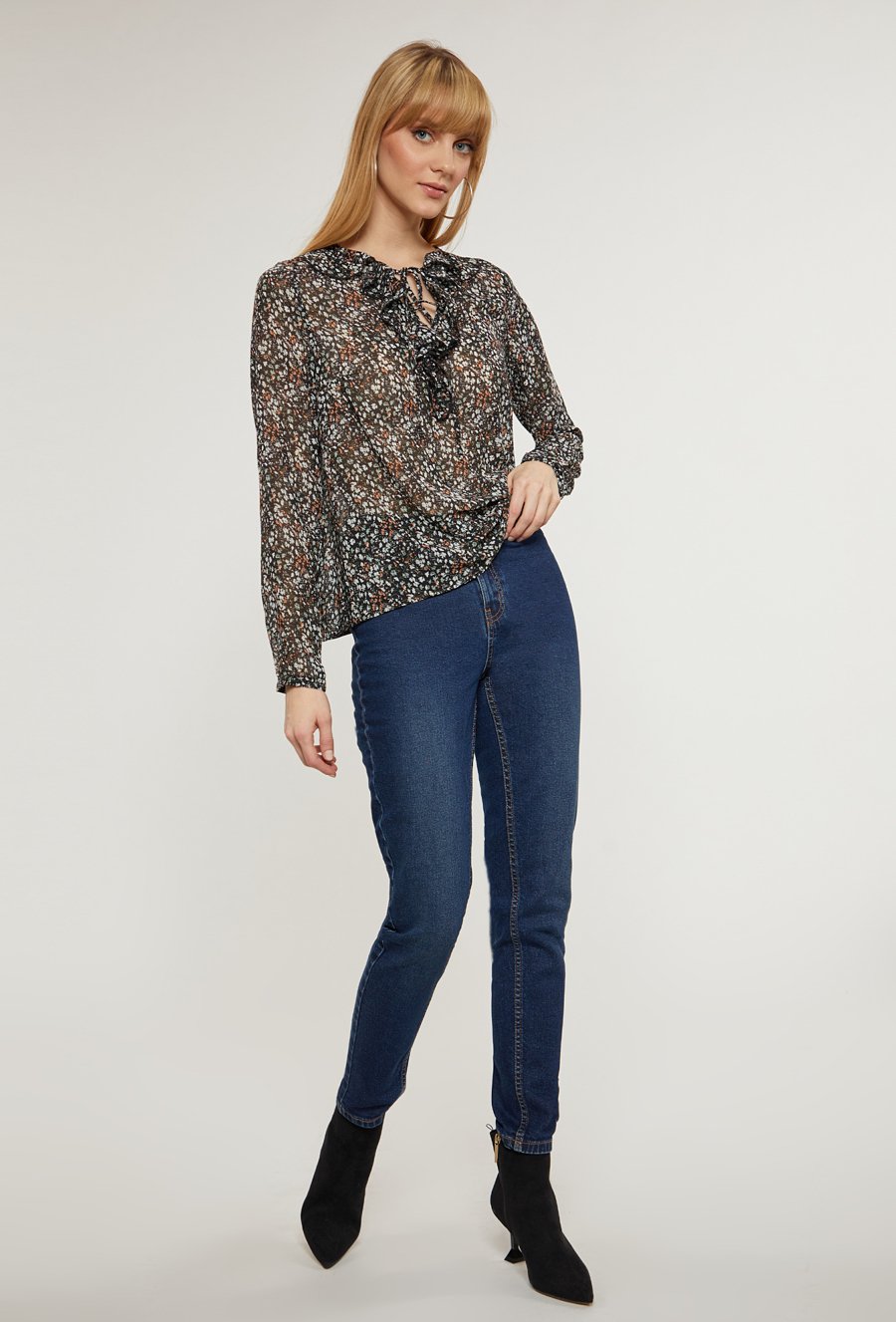 Dopasowane spodnie ze średnim stanem