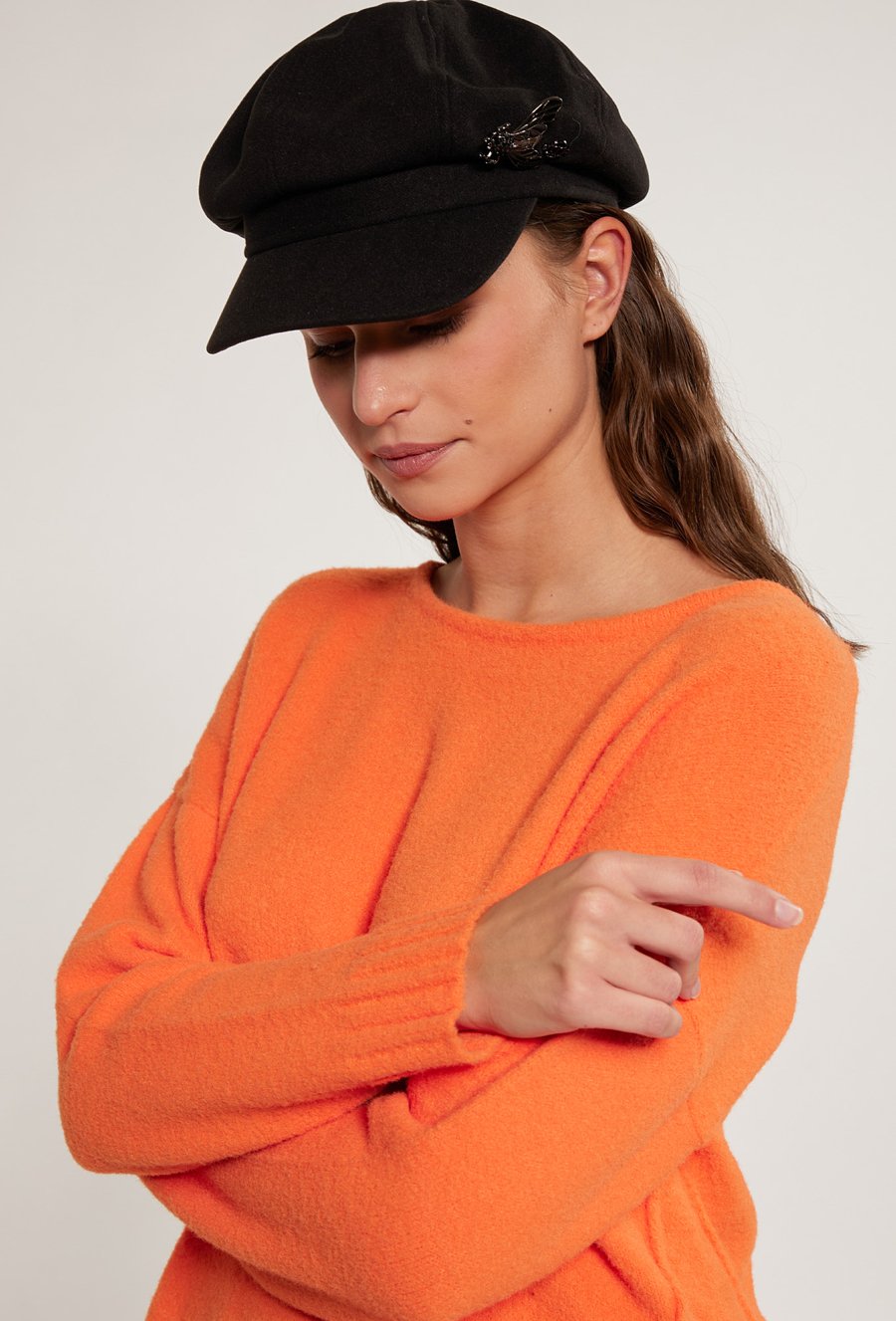 Kaszkiet z przywieszką