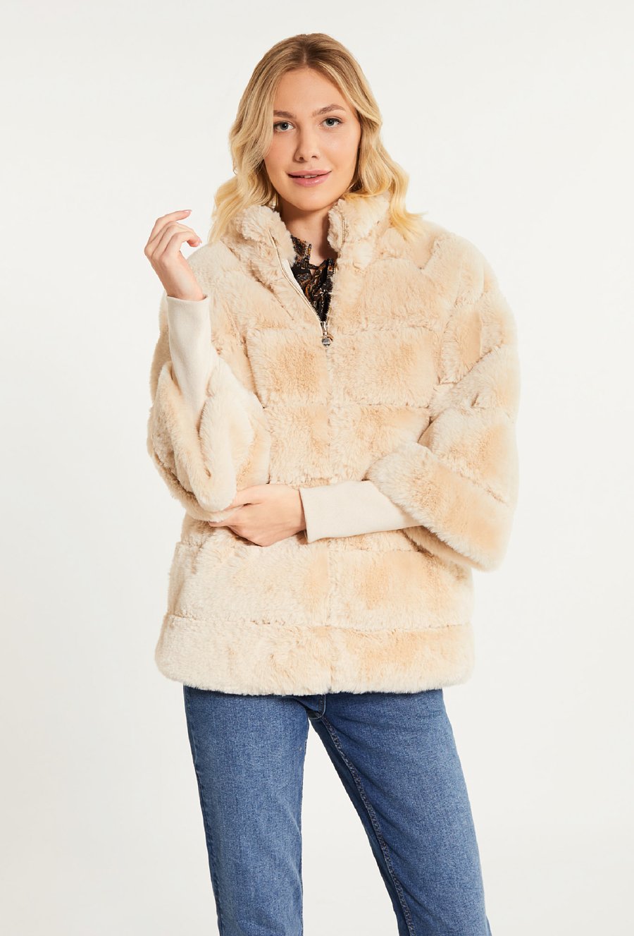 Elegancka kurtka ze sztucznego futerka