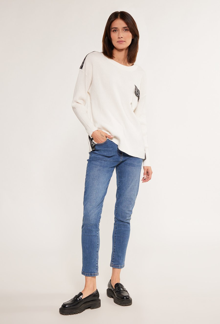 Prążkowany sweter damski