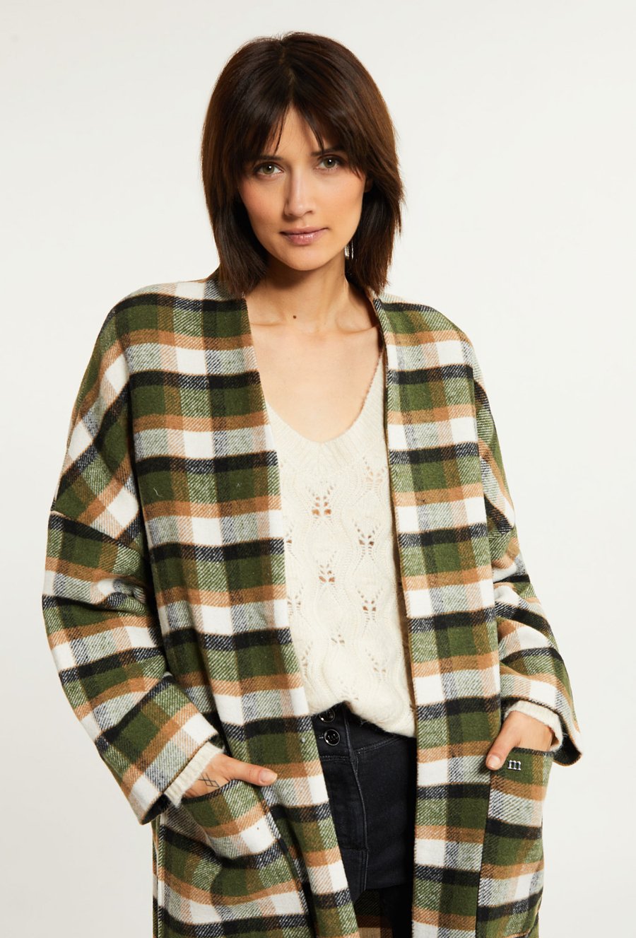 Płaszcz z wzorem w kratę