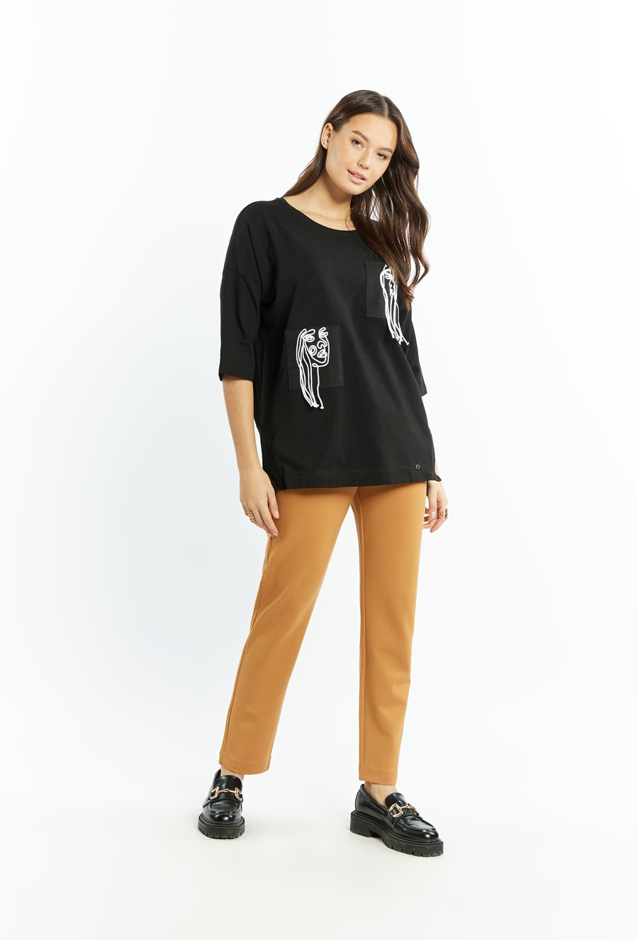 T-shirt damski z haftami