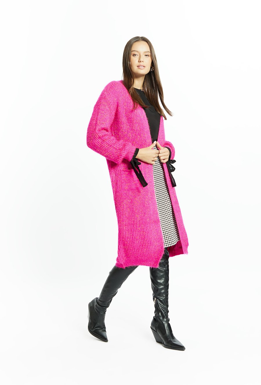 Kardigan damski z kr&oacute;tkim włosiem