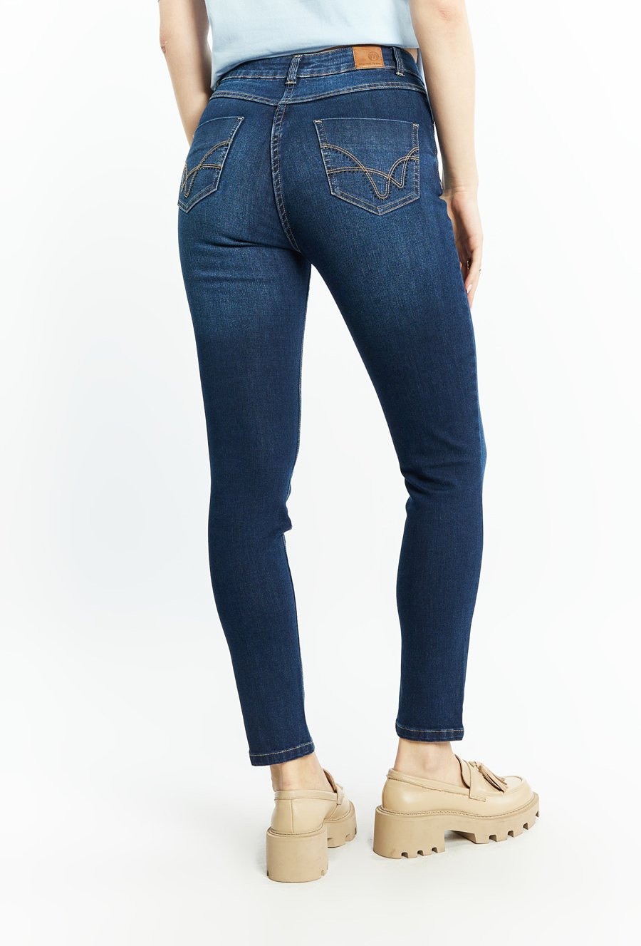 Jeansowe spodnie damskie z aplikacją