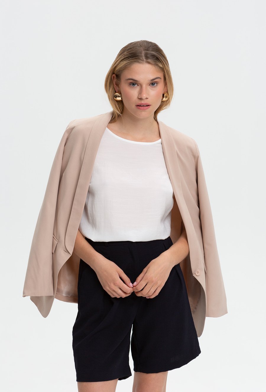 Gładka bluzka z kr&oacute;tkim rękawem