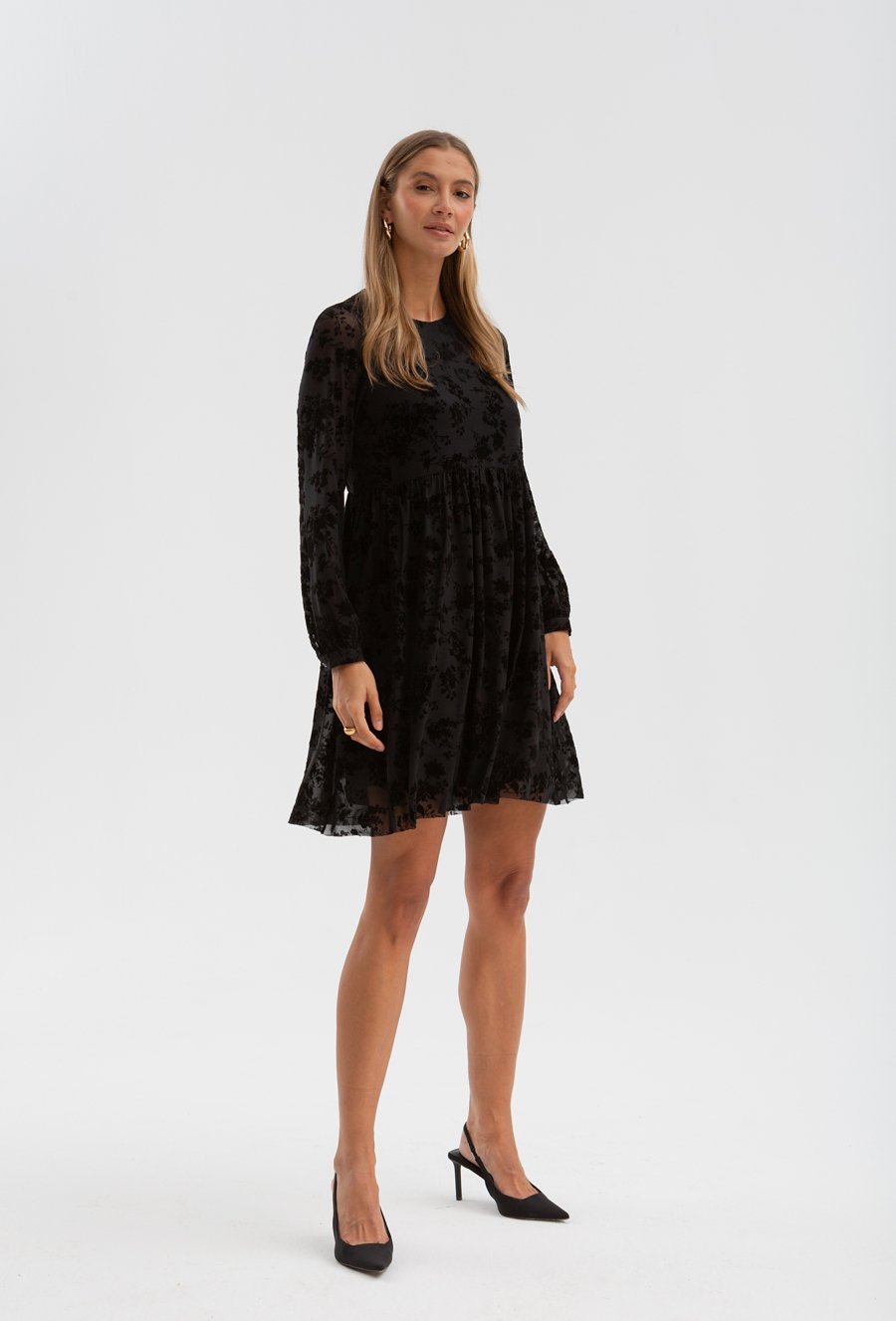 Dziewczęca sukienka z transparentnej tkaniny