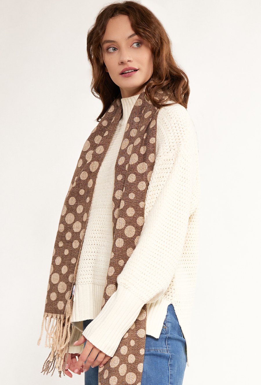 Szal z wzorem w koła