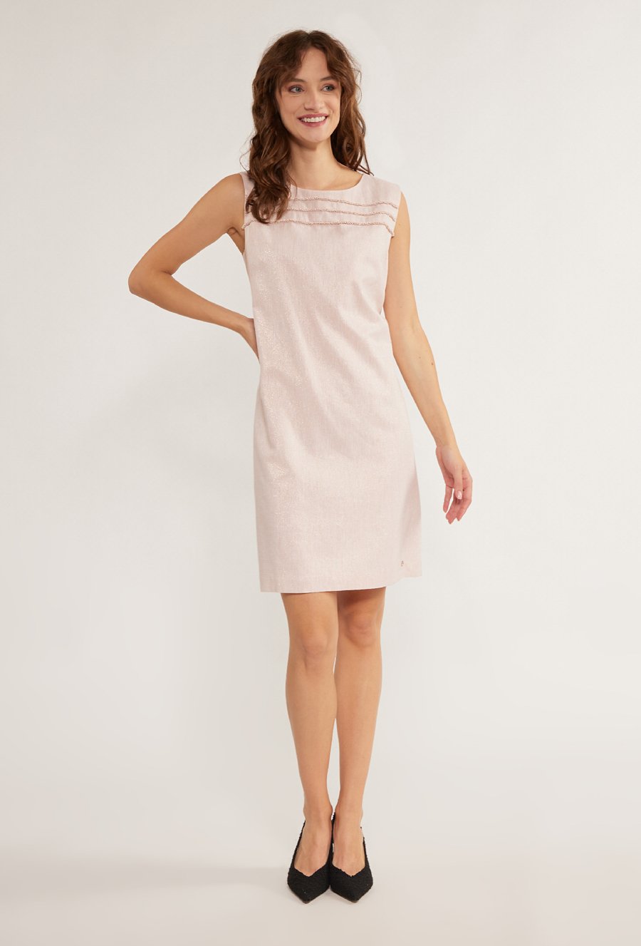 Lniana sukienka o prostym kroju