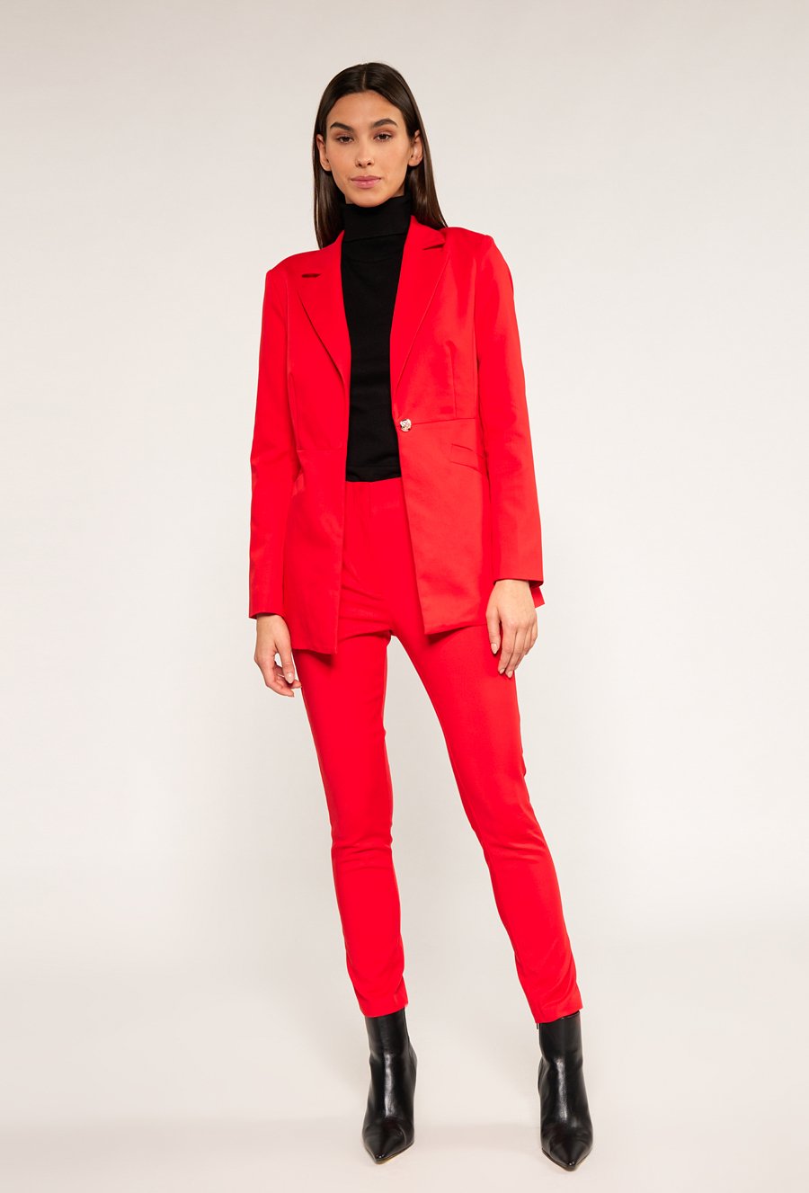 Marynarka z biżuteryjnymi guzikami