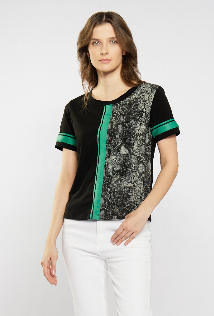 T-shirt z wężowym wzorem