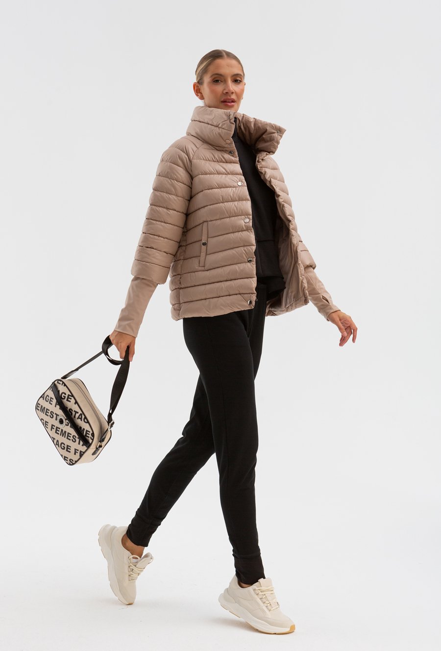 Beżowa kr&oacute;tka kurtka