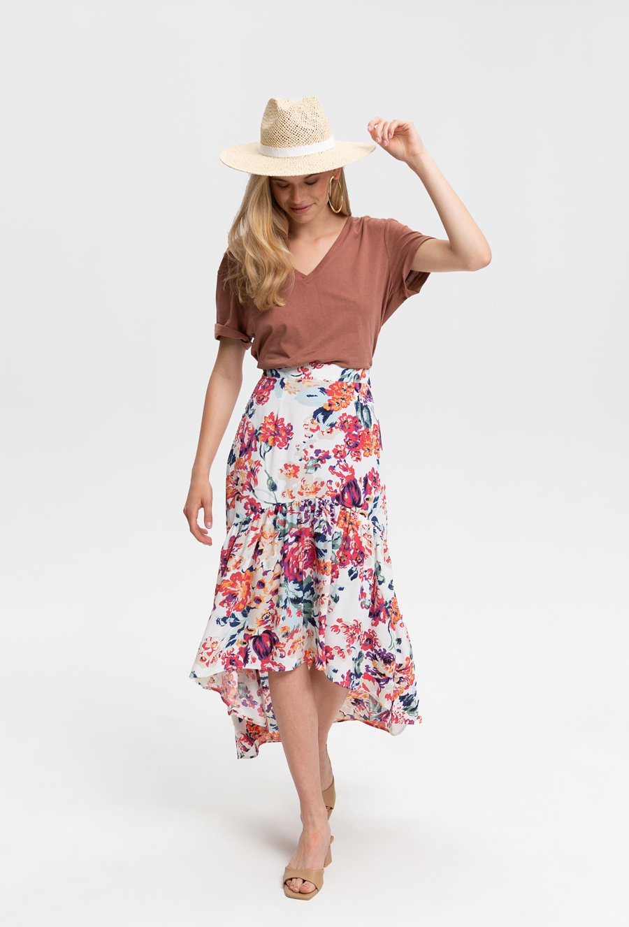 Asymetryczna sp&oacute;dnica w kwiaty