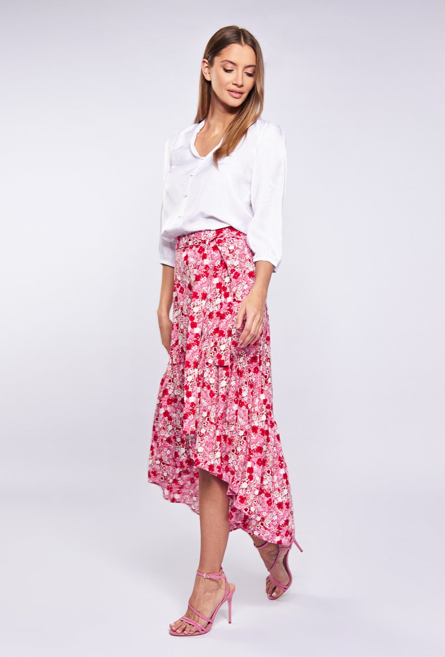 Sp&oacute;dnica midi w kwiatowy wz&oacute;r