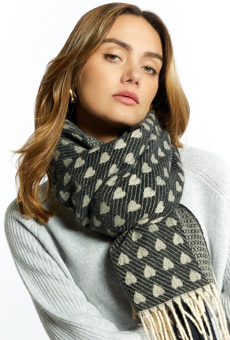 Szal damski z frędzlami