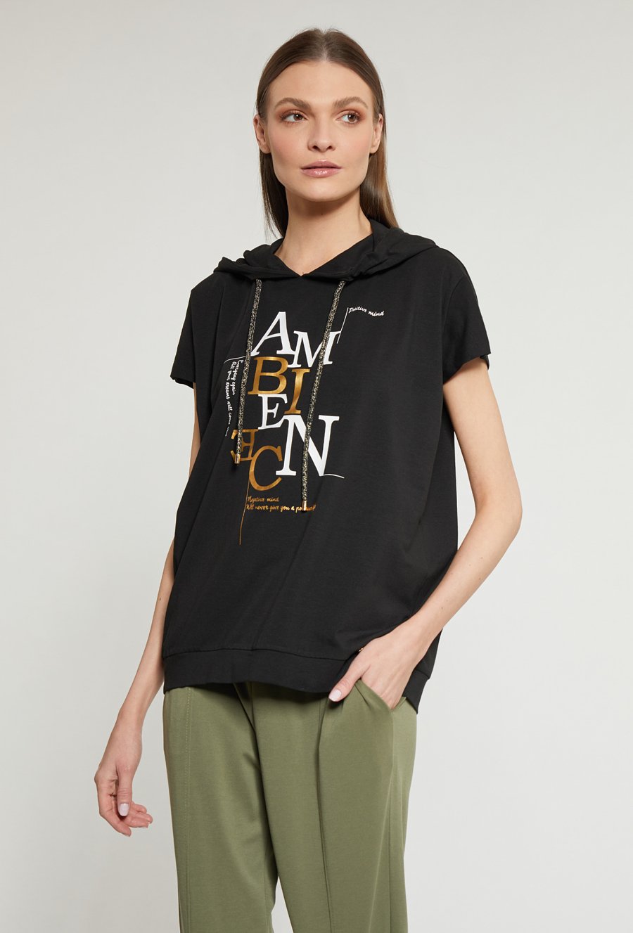 T-shirt damski z kapturem